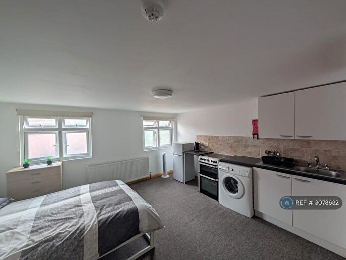 Studio To Rent In Norfolk Avenue, London, N13