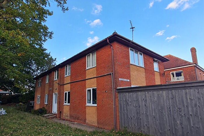 1 Bedroom Flat To Rent In Camp Hill | Newport, PO30