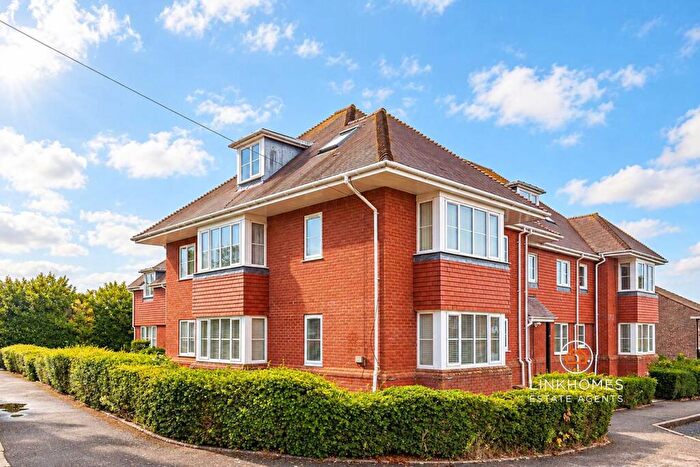 2 Bedroom Apartment For Sale In Carters Avenue, Poole, BH15