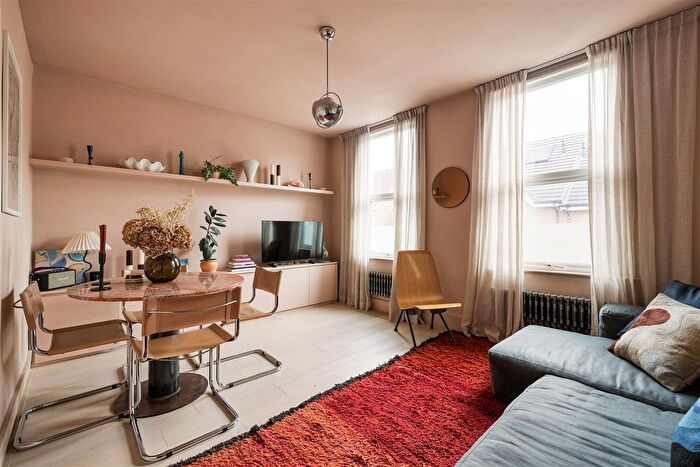 1 Bedroom Flat For Sale In Garfield Road, Chingford, E4