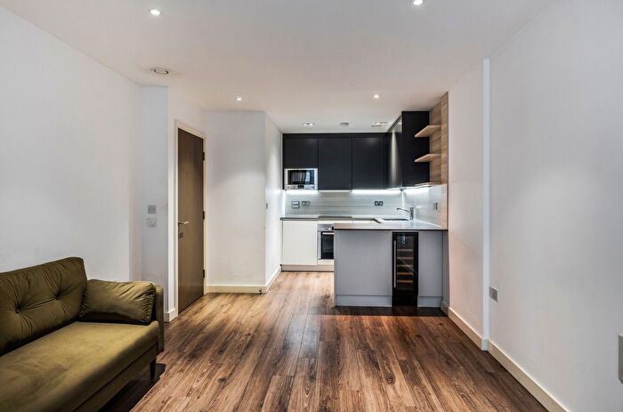 1 Bedroom Flat For Sale In Devan Grove, London, N4