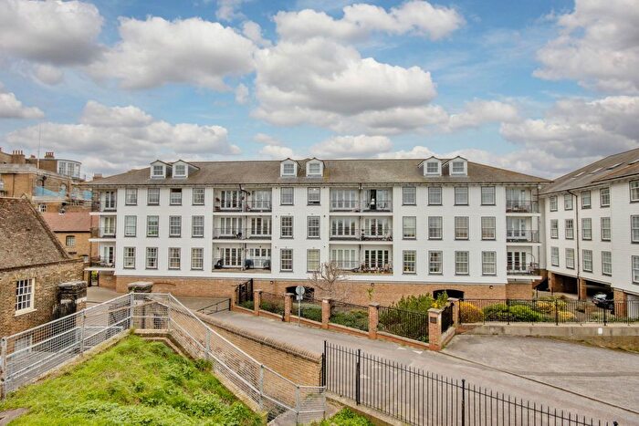2 Bedroom Flat For Sale In Heritage Quay, Commercial Place, Gravesend, DA12