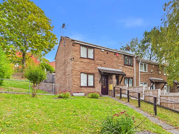 2 Bedroom Town House For Sale In Landmere Gardens, Mapperley, Nottingham, NG3