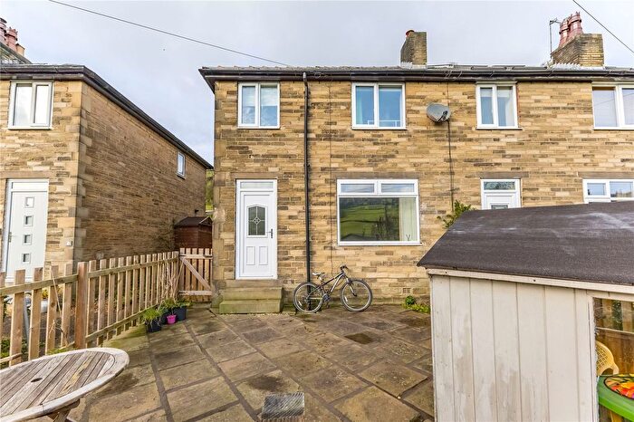 3 Bedroom End Of Terrace House For Sale In Fairfields Road, Hinchliffe Mill, Holmfirth, HD9