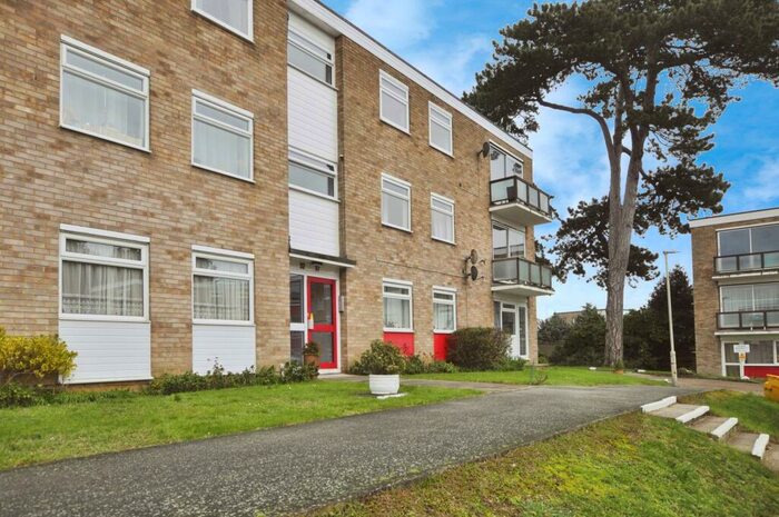 2 Bedroom Flat To Rent In Courtlands, Patching Hall Lane, Chelmsford, CM1