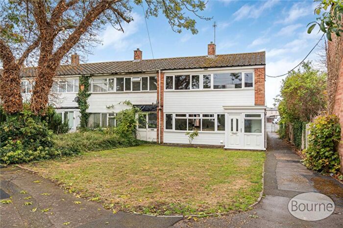 3 Bedroom End Of Terrace House For Sale In Priors Croft, Old Woking, Woking, Surrey, GU22