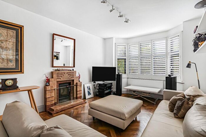 4 Bedroom Semi-Detached House To Rent In Terrace Road, Victoria Park, E9