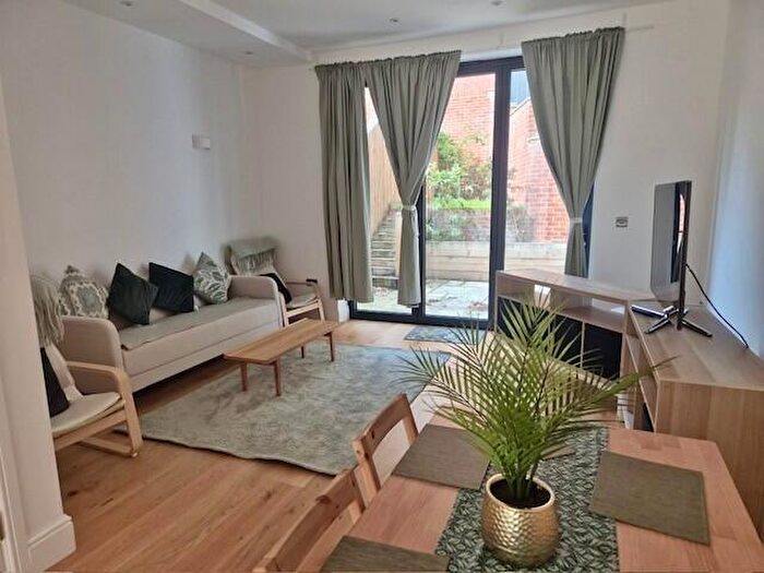 3 Bedroom End Of Terrace House To Rent In The Grove, CR5