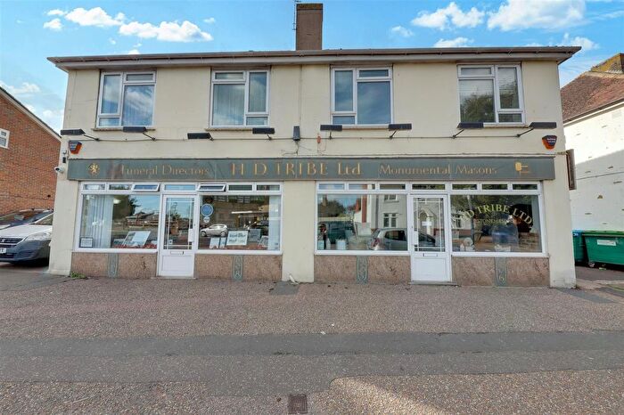 1 Bedroom Flat To Rent In South Street, Lancing, BN15