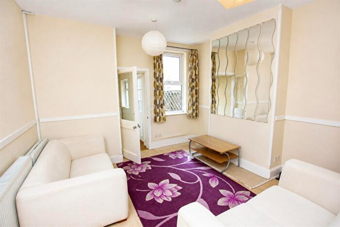 4 Bedroom House To Rent In Harborne Lane, Birmingham, B29