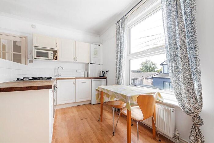 2 Bedroom Flat To Rent In Sunny Bank, South Norwood, London, SE25