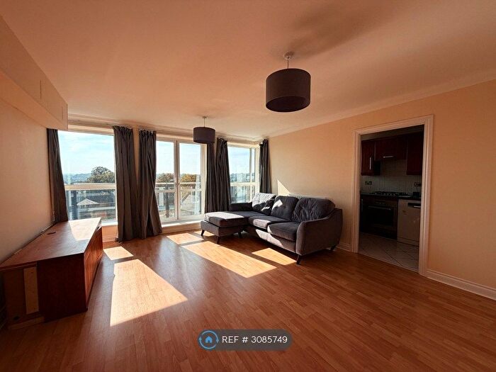 2 Bedroom Flat To Rent In Sparkes Close, Bromley, BR2