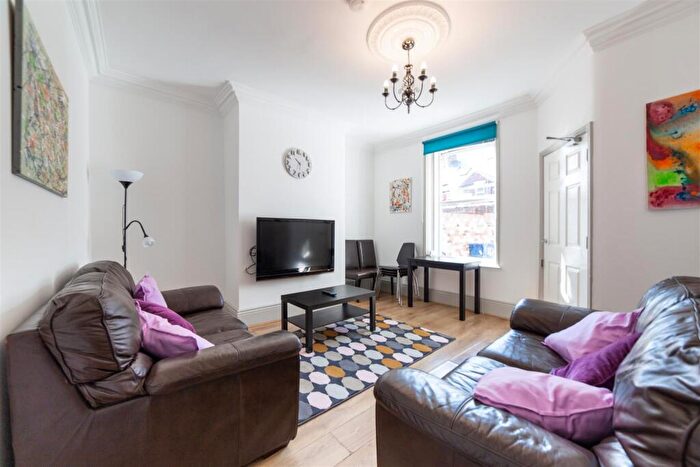 6 Bedroom Terraced House To Rent In Available June, £pppw - Osborne Road, Jesmond, NE2