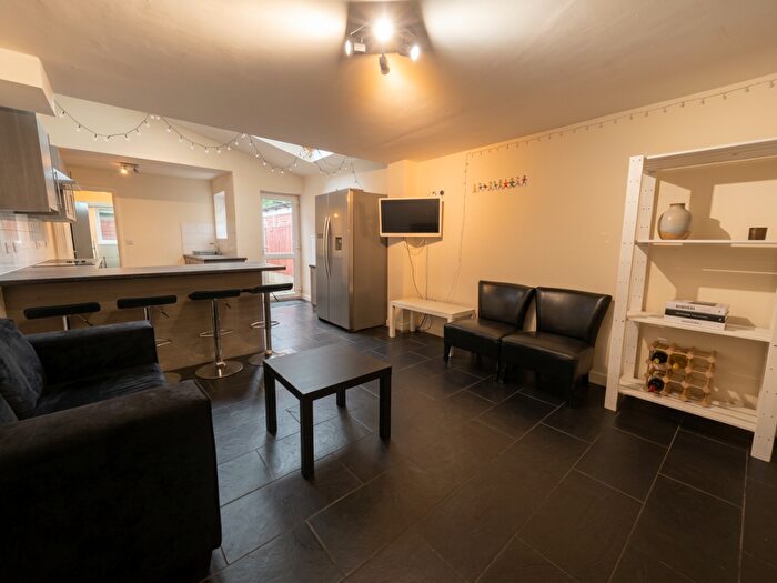 6 Bedroom House To Rent In Tiverton Road - Bed, Selly Oak, West Midlands, B29