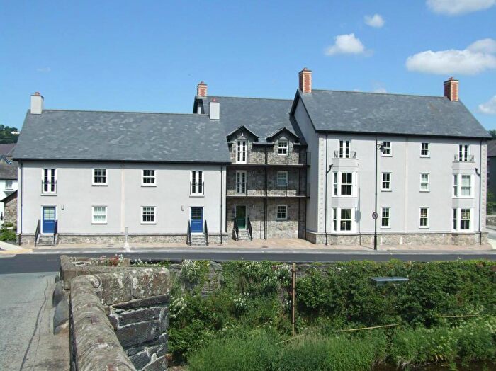 3 Bedroom Flat For Sale In Victoria Court, Llanrwst, LL26