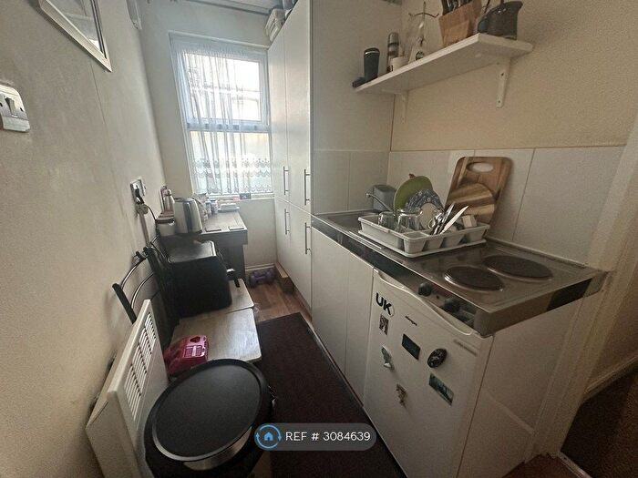 Studio To Rent In Cedars Avenue, London, E17