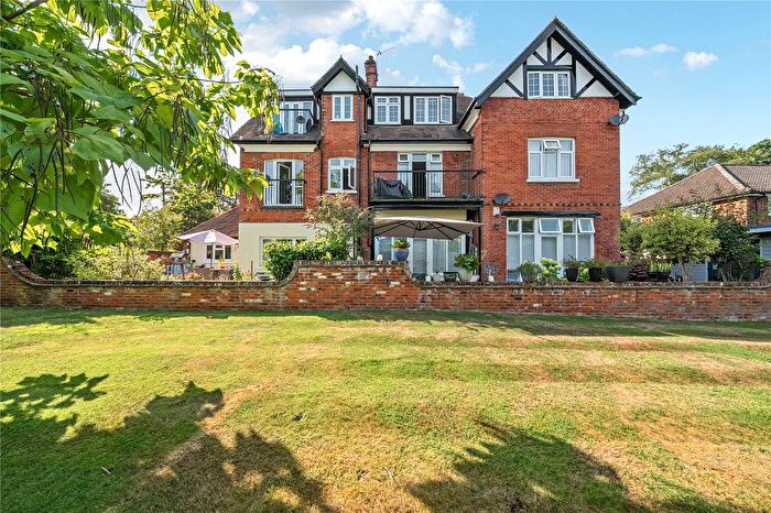 1 Bedroom Flat For Sale In Pembroke Road, Woking, Surrey, GU22