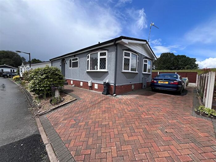2 Bedroom Mobile/park Home For Sale In Woodville Road, Mossways Park, Wilmslow, SK9