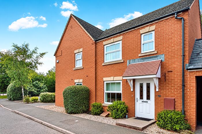 3 Bedroom Semi-Detached House For Sale In Collins Drive, Banbury, OX15