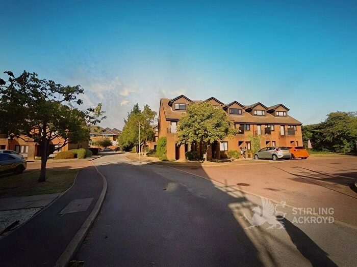 2 Bedroom Flat To Rent In Benwell Court, Sunbury-On-Thames, Surrey, TW16