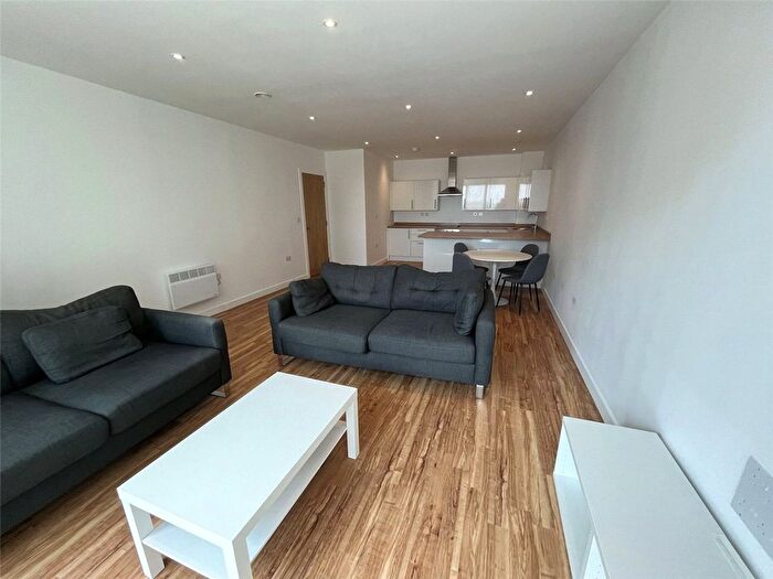 3 Bedroom Flat To Rent In South House, Gillingham, ME4