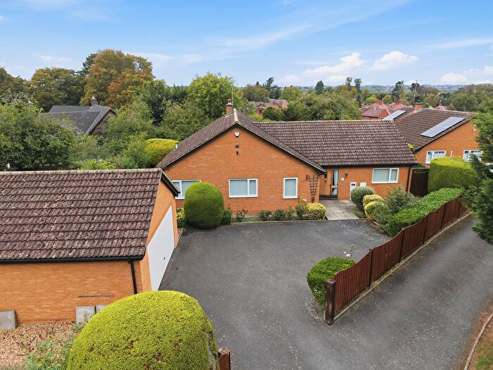 4 Bedroom Bungalow For Sale In Irchester Road, Rushden, NN10