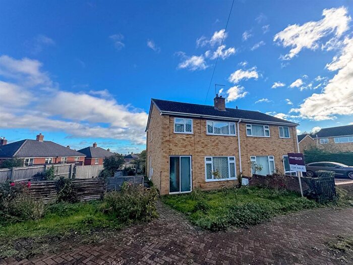 3 Bedroom Semi-Detached House For Sale In Larchfield Close, Malvern, WR14