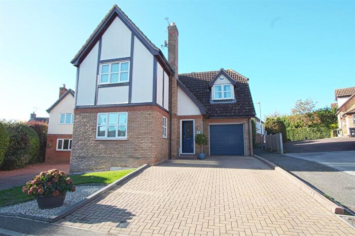 4 Bedroom Property For Sale In Froden Close, Billericay, CM11
