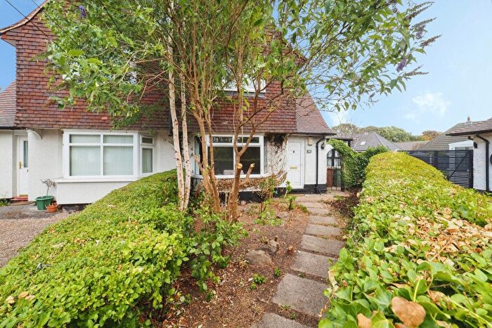 3 Bedroom Semi-Detached House For Sale In Middleton Boulevard, Wollaton, Nottingham, NG8