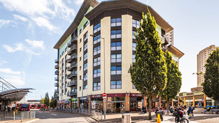 2 Bedroom Flat For Sale In Geary Court, The Concourse, Edmonton, N9