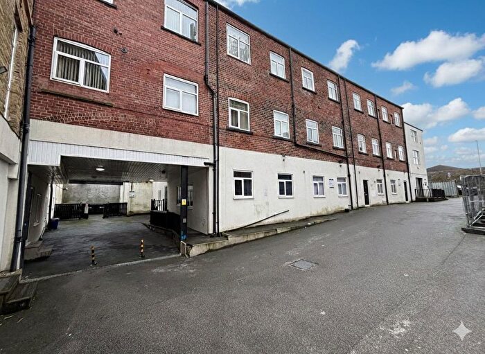 2 Bedroom Flat For Sale In Whingate Mill, Leeds, LS12