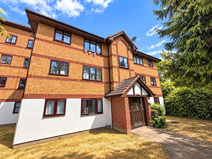 1 Bedroom Flat For Sale In Frobisher Road, Erith, DA8