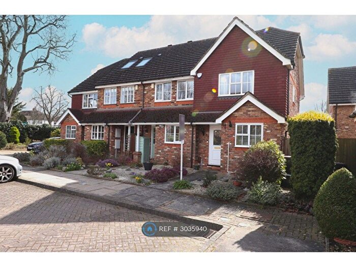 2 Bedroom End Of Terrace House To Rent In Moorcroft Gardens, Bromley, BR2
