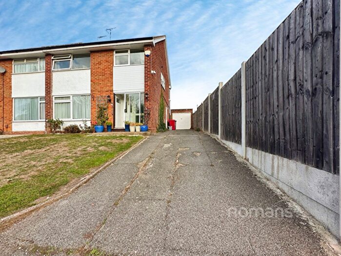 3 Bedroom Semi-Detached House For Sale In Newton Close, Slough, Berkshire, SL3