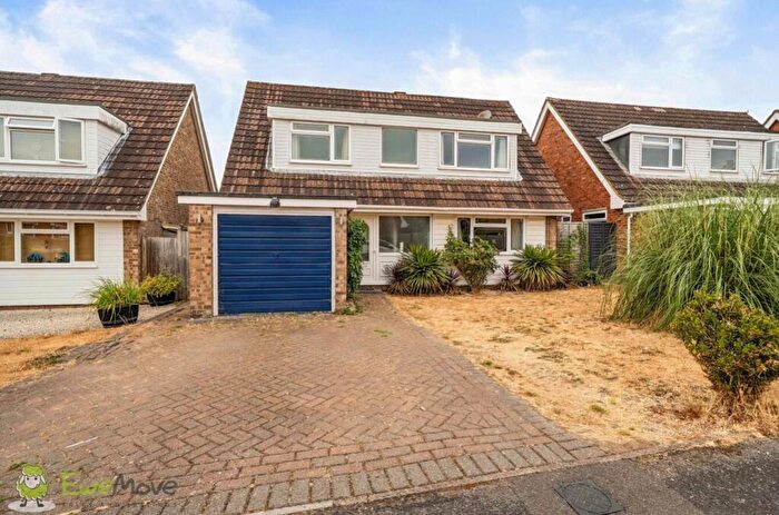 3 Bedroom Detached House For Sale In Springfield Road, Pamber Heath, Tadley, Hampshire, RG26