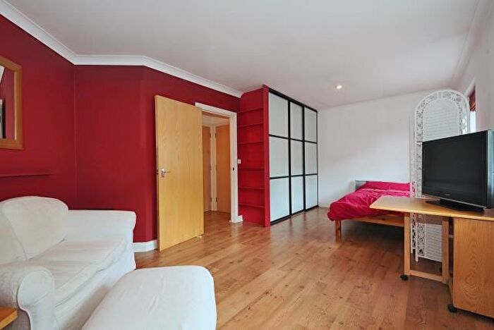 Studio To Rent In International Way, Sunbury-On-Thames, TW16