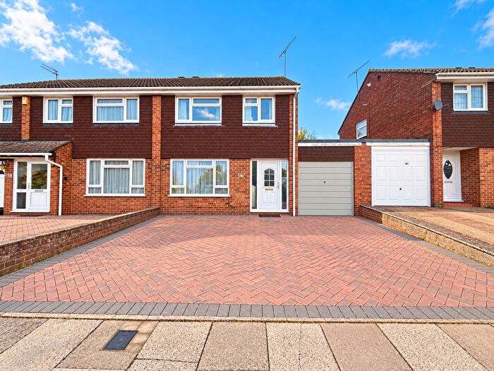 3 Bedroom Semi-Detached House For Sale In Old Bedford Road, Luton, LU2