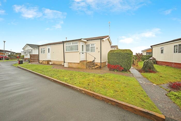 1 Bedroom Mobile/park Home For Sale In Woodcot Park, Wilmcote, Stratford-Upon-Avon, CV37