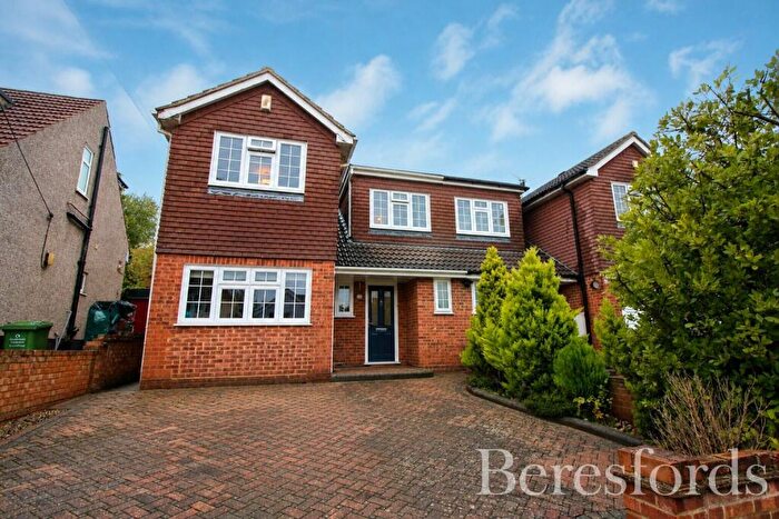 4 Bedroom Semi-Detached House To Rent In Crown Road, CM11