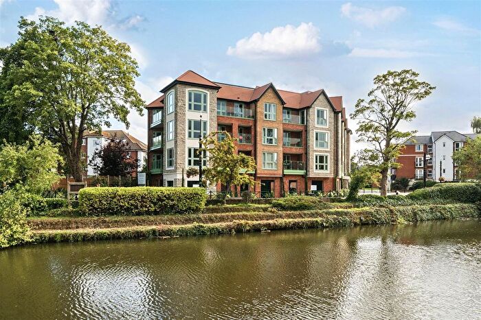1 Bedroom Flat For Sale In River Walk, Tonbridge, TN9