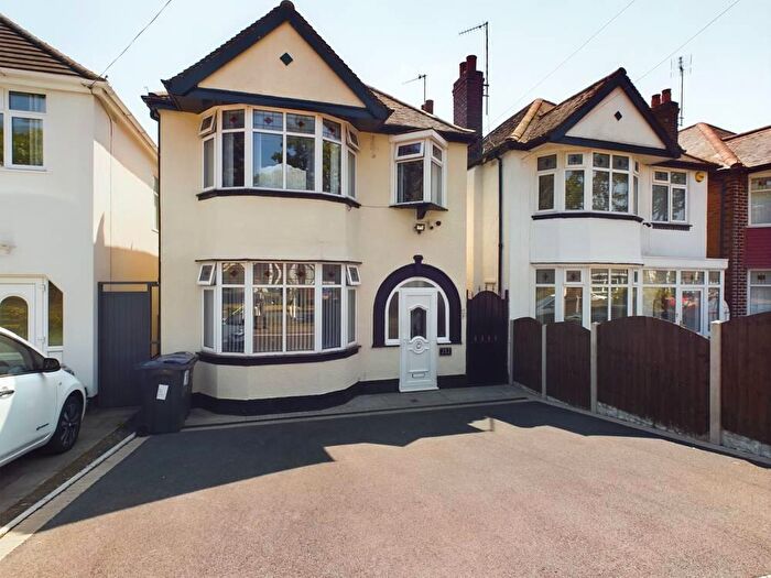 3 Bedroom Detached House For Sale In Quinton Lane - Quinton, B32