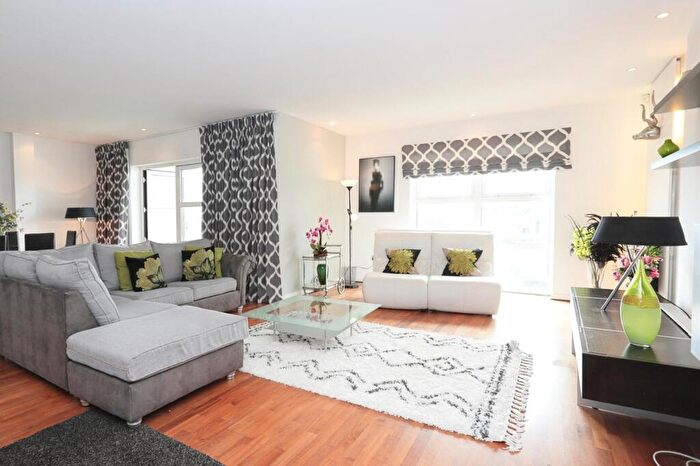 3 Bedroom Apartment For Sale In Greyfriars Road, Cardiff, CF10