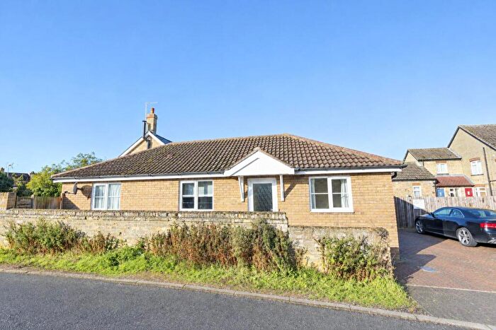 2 Bedroom Detached Bungalow For Sale In Chapel Place, Stotfold, Bedfordshire, SG5