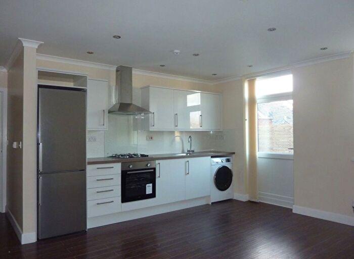 1 Bedroom Flat To Rent In Romford Road, Manor Park, E12