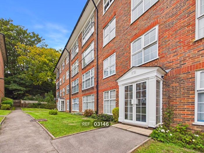 2 Bedroom Flat To Rent In Regency Court, Withdean Rise, Brighton, East Sussex, BN1