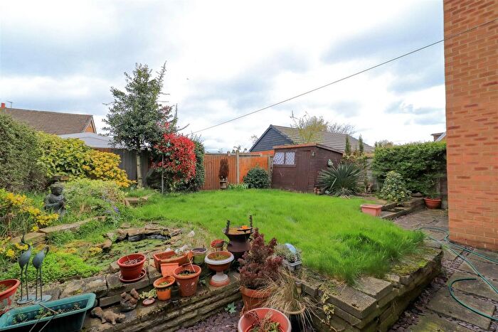 4 Bedroom Semi-Detached House For Sale In Field Lane, Wakefield, WF2