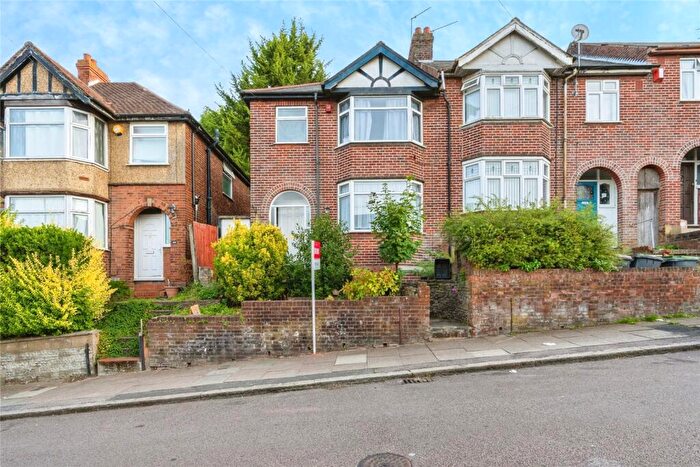 3 Bedroom End Of Terrace House For Sale In Baker Street, Luton, Bedfordshire, LU1