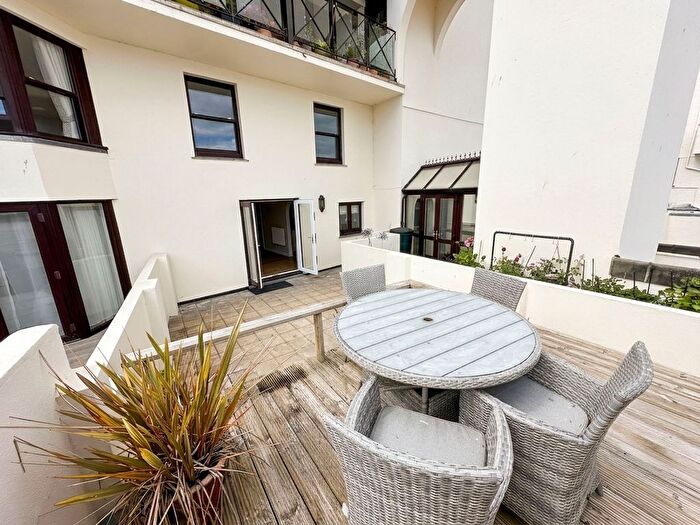 2 Bedroom Flat For Sale In High Street, Falmouth, TR11