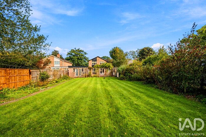 5 Bedroom Link Detached House For Sale In High Street, Wilburton, Cambridgeshire, CB6