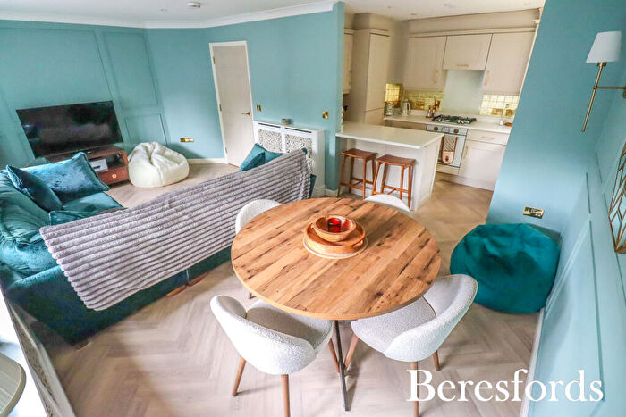 2 Bedroom Apartment For Sale In St. Lawrence Road, Upminster, RM14
